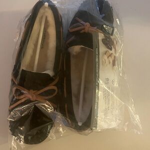 DearFoam brand Fireside Genuine Shearling Mocassin Black Slippers. Women Size 7